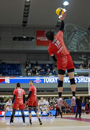 高橋藍がサービスエース６本、サントリー２２連勝　黒髪チェンジの理由は「ただの気分です」