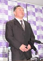 定年前会見であいさつする常磐山親方（撮影・開出牧）