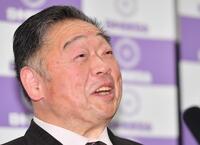 定年前会見で笑顔を見せる常磐山親方（撮影・開出牧）