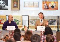 相撲博物館で十両格呼び出しの弘行（左）とトークショーを行った峰崎親方（撮影・開出牧）