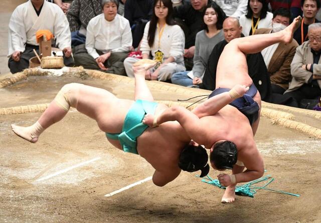 １７８kg吹っ飛ぶ　豊昇龍の豪快投げ