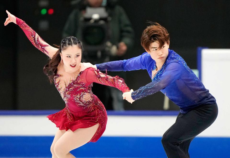 　アイスダンス・フリー　演技する吉田唄菜（左）、森田真沙也組（共同）