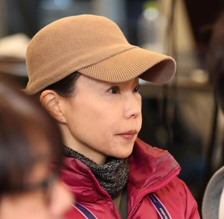 会見場に姿を見せる千葉真子さん（撮影・中田匡峻）