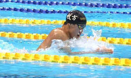 　男子２００メートル平泳ぎで力泳する大橋信＝東京アクアティクスセンター