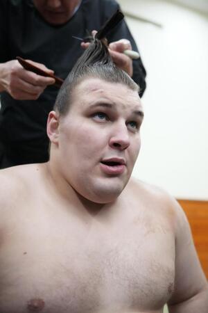 優勝決定戦で熱海富士を下し２場所連続優勝を飾った安青錦（代表撮影）