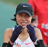 ４位でゴールした矢田みくに（撮影・中田匡峻）