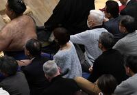 高安の後ろで観戦する畑野ひろ子