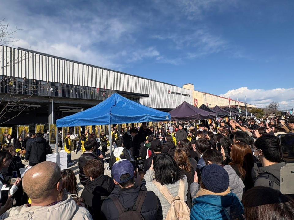 辻直人と谷口大智の募金活動に集まるファン