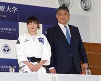 今後に関する会見を開いた角田夏実（左）と山田利彦監督（撮影・伊藤笙子）