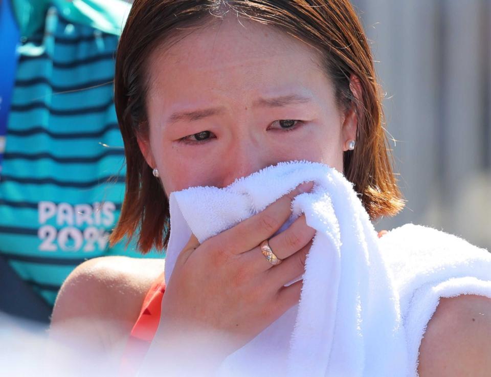 パリ五輪のレース後、涙を流す一山麻緒＝２０２４年８月