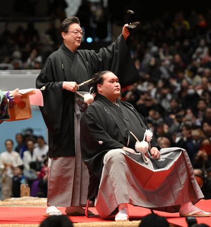 引退相撲の元照ノ富士「泣かそうとしていた」断髪式の先代師匠とのやりとり明かす「なんで泣くの」涙なく堂々新ヘアスタイルに