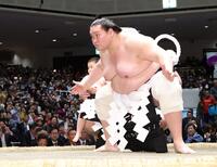 最後の土俵入りを披露する元照ノ富士の伊勢ケ浜親方