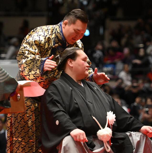 照ノ富士が大銀杏に別れ　最後は師匠が