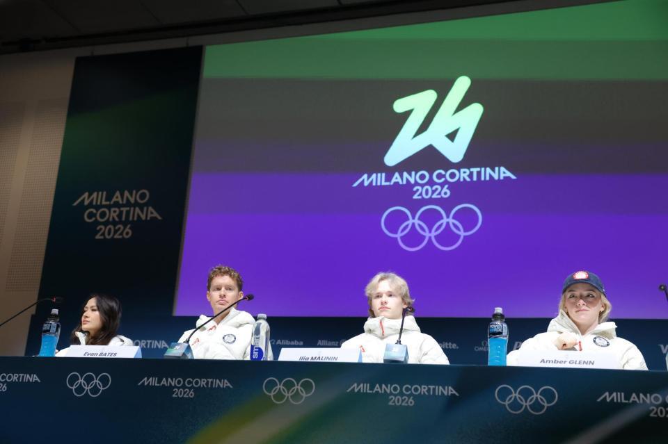 会見する（右から）米国の、アンバー・グレン、イニア・マリニンら（撮影・吉澤敬太）