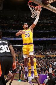 　スパーズ戦で攻めるレーカーズの八村（２８）＝ロサンゼルス（ＮＢＡＥ・ゲッティ＝共同）