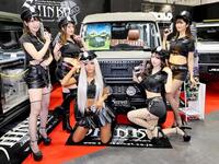 　ＭＯＭＯ（左）、森美咲（左から２人目）、ピコ（同３人目）、朝比奈果歩（同４人目）、上野彩