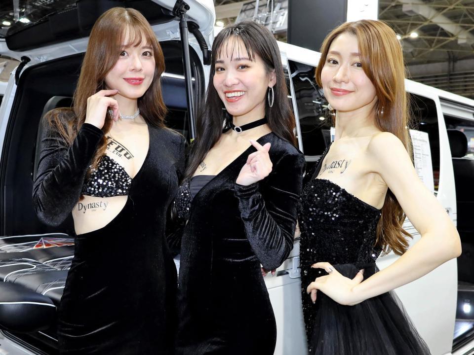 　羽瀬萌（左）、藤森マリナ（中央）、愛聖りさ