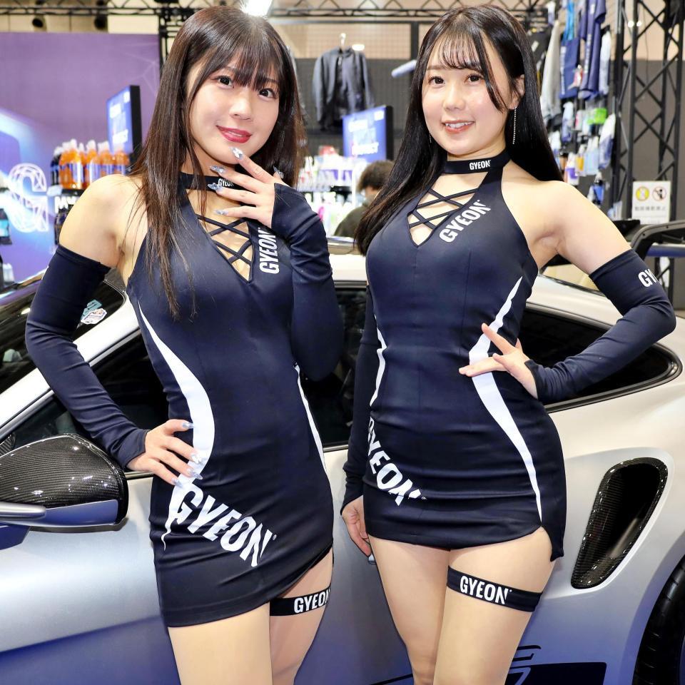 　ＧＹＥＯＮブースの南條あおい（左）、鈴乃八雲