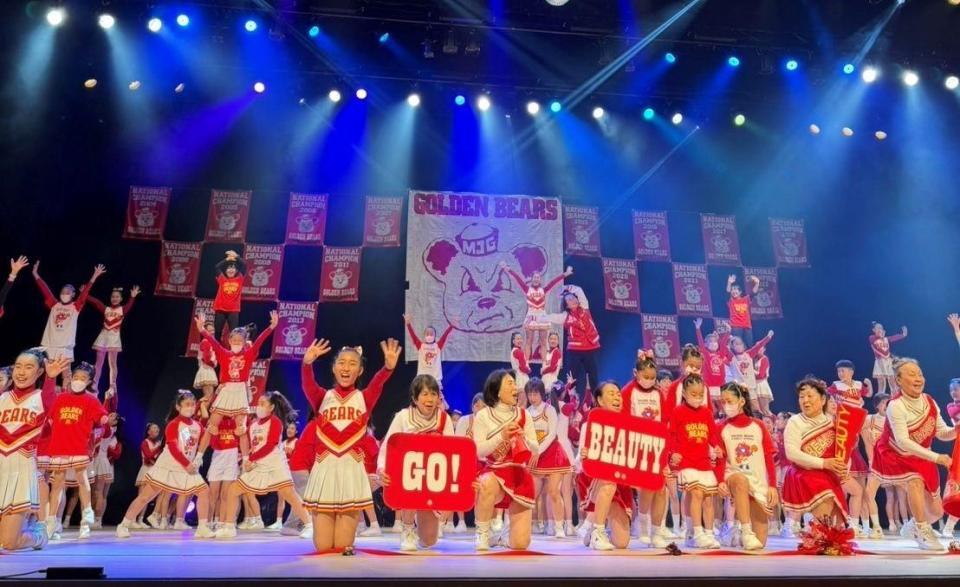 箕面自由学園チアリーダー部の35周年記念公演リハーサル（チーム提供）