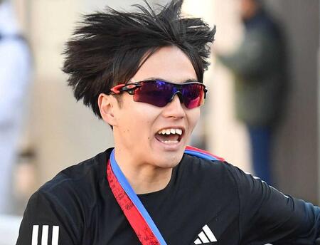 【動画】集団の中でもひときわ目立つ！顔までテープだらけの吉田響　大阪マラソンのスタートシーン