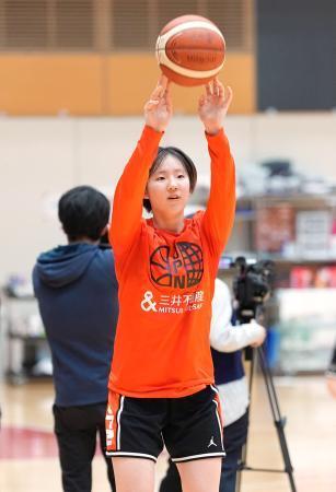 　バスケットボール女子日本代表の強化合宿で調整する田中＝東京都内