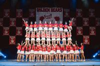 35周年記念公演で壮大な演技を披露した箕面自由学園のメンバー（撮影・岩國英昭）