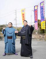 新入幕を決めた藤青雲（右）と藤凌駕