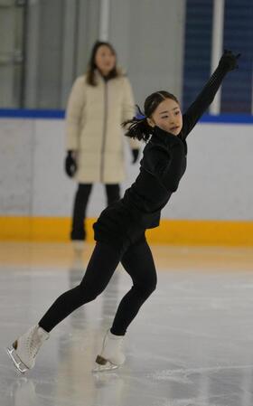 氷上練習を公開した島田麻央（撮影・金居みつよし）