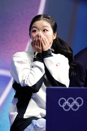 銅メダル確定に驚く中井亜美＝１９日（共同）