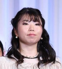 冨高日向子=２５年