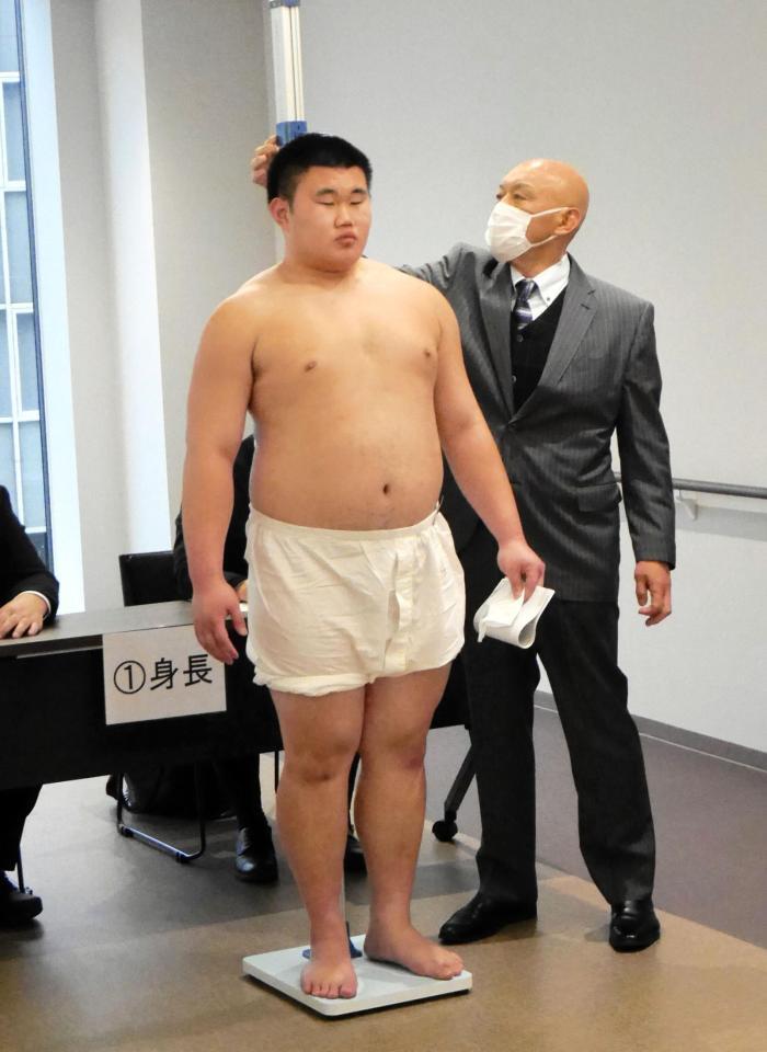 身長を測る中澤睦士