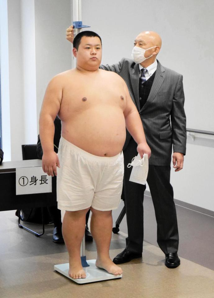 身長を測る川副楓馬