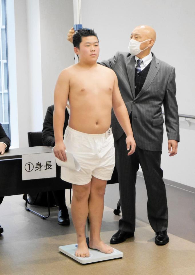 身長を測る川渕空