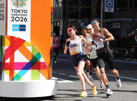 折り返し地点を走る細田（撮影・佐々木彰尚）