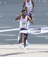 優勝したタデセ・タケレ（撮影・石井剣太郎）