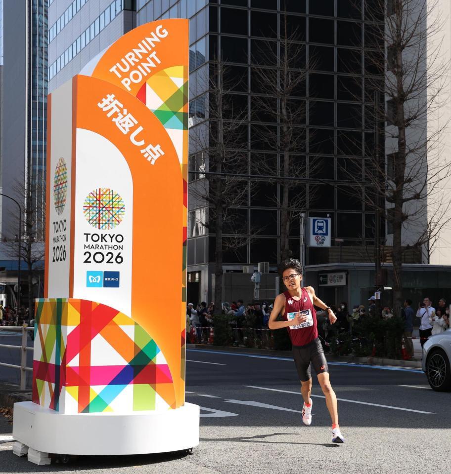 折り返し地点を走る工藤（撮影・佐々木彰尚）