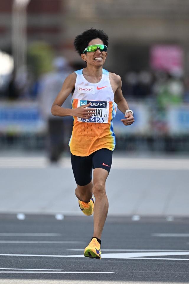 ゴールする鈴木健吾