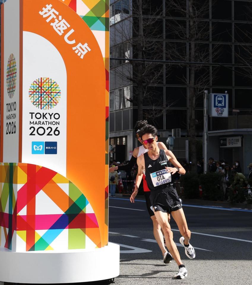 折り返し地点を走る太田（撮影・佐々木彰尚）