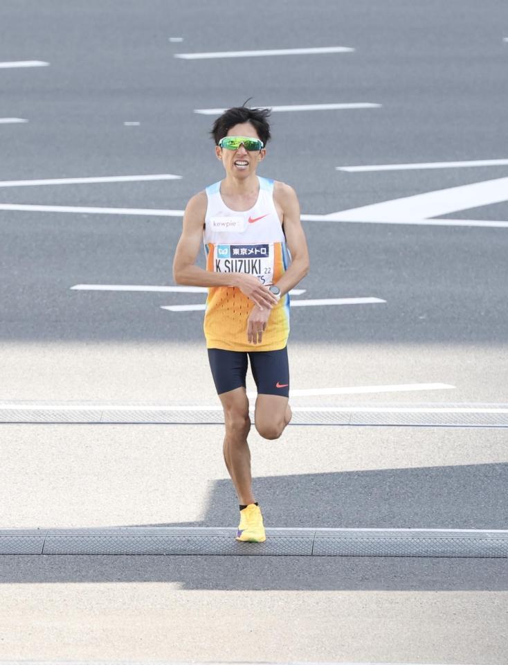 ゴールする鈴木健吾