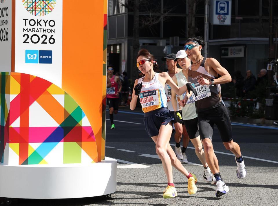 折り返し地点を走る細田（撮影・佐々木彰尚）