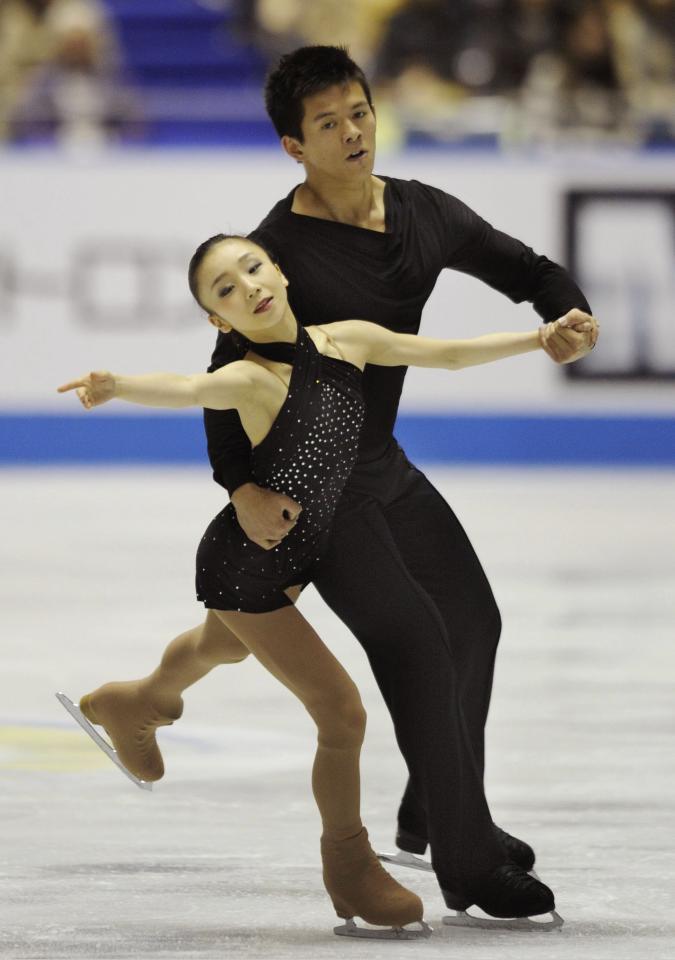 マービン・トランと演技する高橋成美＝２０１２年４月