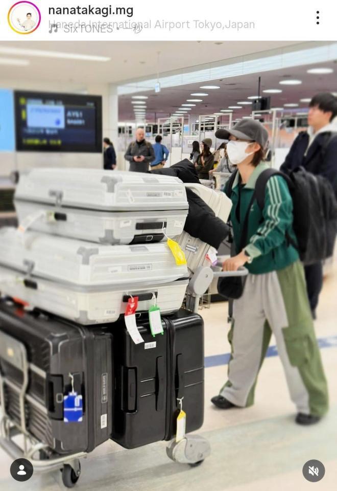 帰国の服まで茎わかめｗｗ高木菜那さんのマネジャーによるインスタグラム＠ｎａｎａｔａｋａｇｉ．ｍｇ（２月２３日付）より