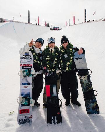　男子で優勝した山田琉聖（中央）と２位の戸塚優斗（左）＝主催者提供、共同
