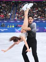 ペアフリーで演技する三浦璃来（左）、木原龍一組＝１６日