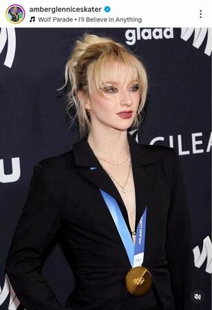 　アンバー・グレンのインスタグラム（ａｍｂｅｒｇｌｅｎｎｉｃｅｓｋａｔｅｒ）より 