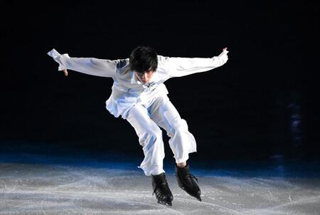 羽生結弦さん「Ｈａｐｐｙ　Ｅｎｄ」の演技（撮影・堀内翔）
