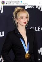 　アンバー・グレンのインスタグラム（ａｍｂｅｒｇｌｅｎｎｉｃｅｓｋａｔｅｒ）より 