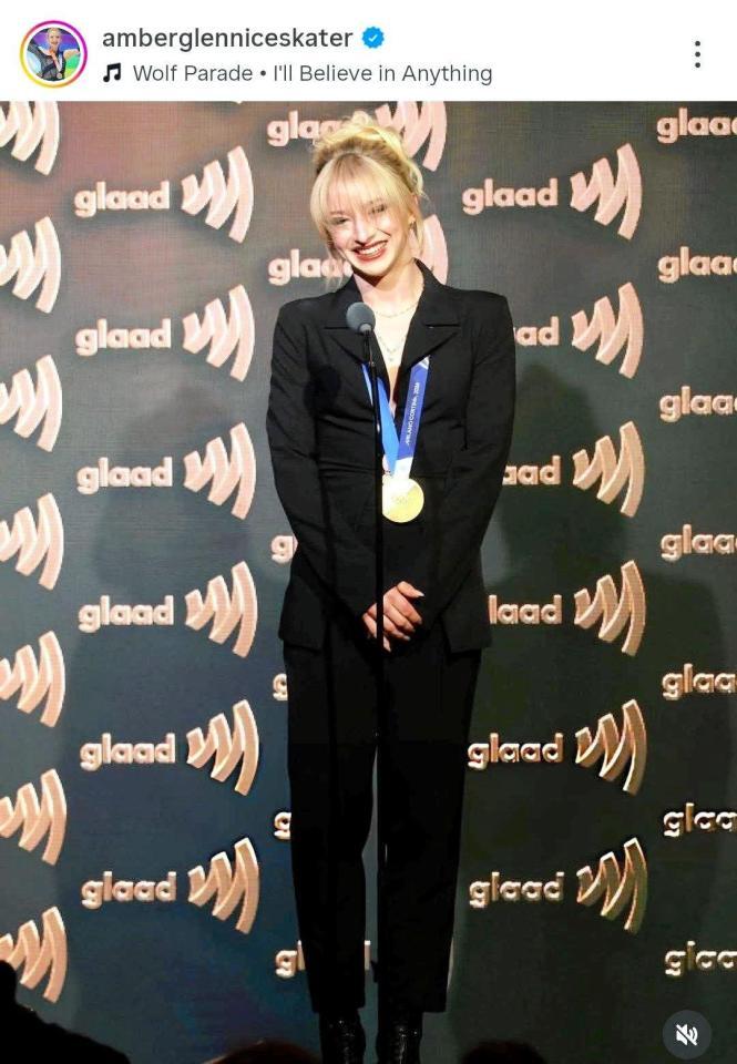 　アンバー・グレンのインスタグラム（ａｍｂｅｒｇｌｅｎｎｉｃｅｓｋａｔｅｒ）より 