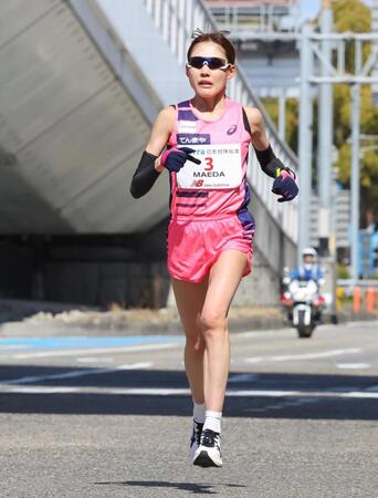 ３５キロ過ぎ、力走する前田穂南