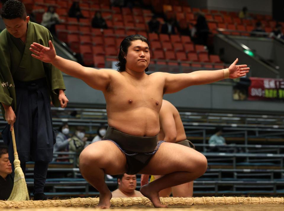 取り組み前の朝力丸（撮影・中田匡峻）